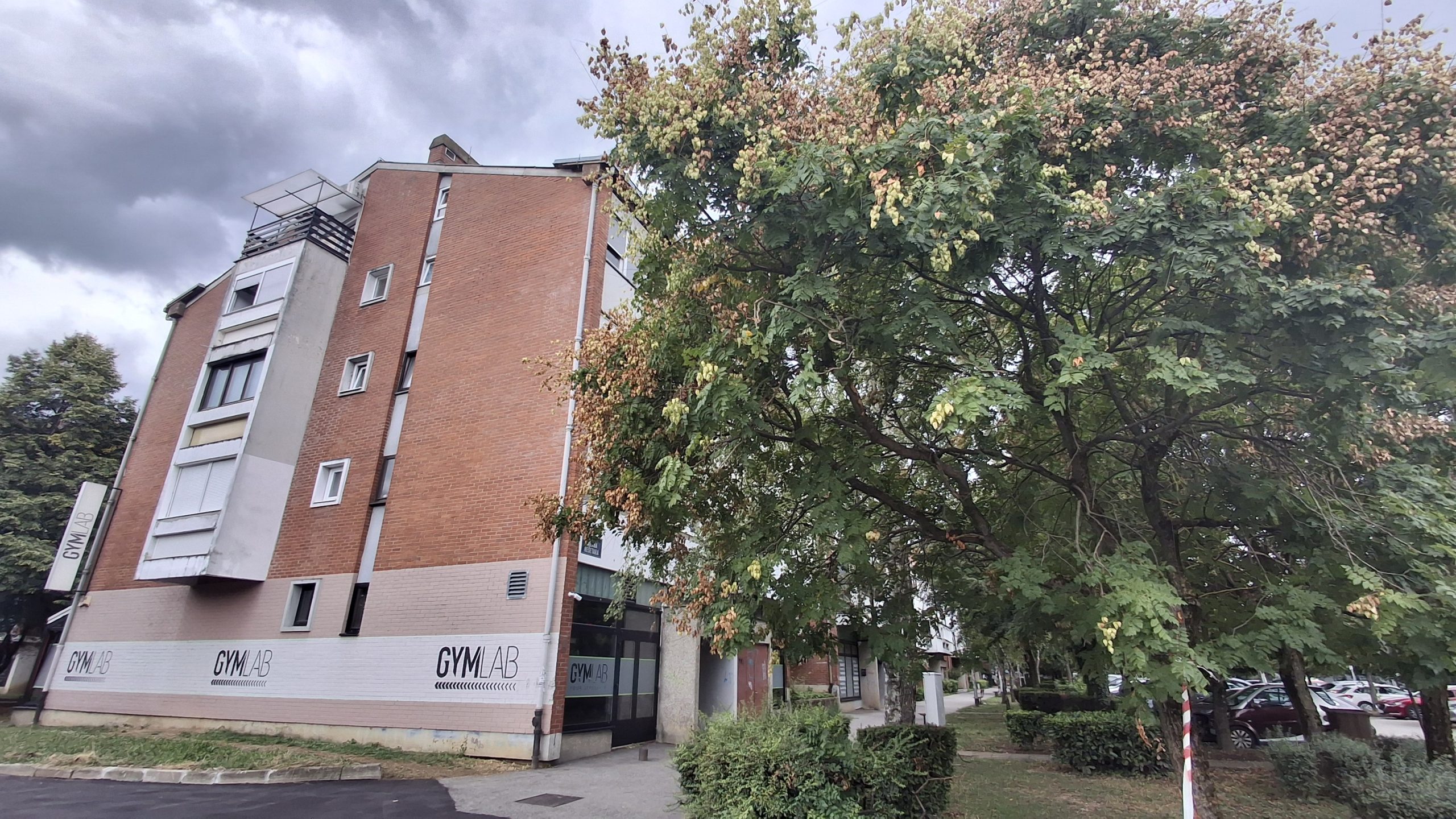 ZAGREB,Ulica Milana Rešetara,Trosobni stan s lođom i spremištem,73,80 m²