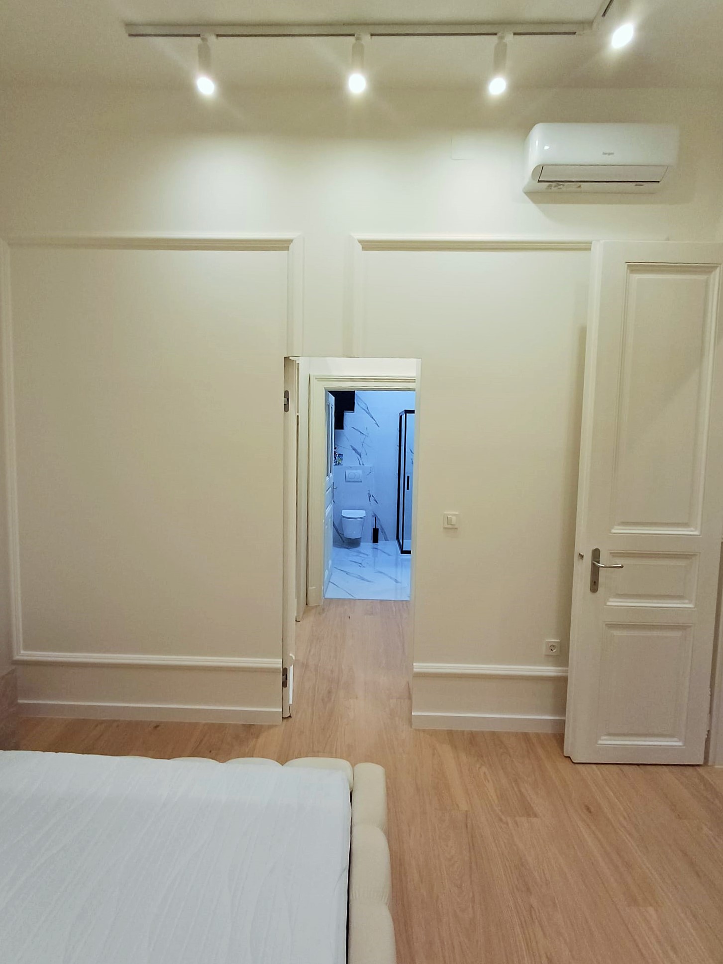 Najam, Branimirova ulica, glamurozan 4-sobni stan od 125m2 - Slika 11