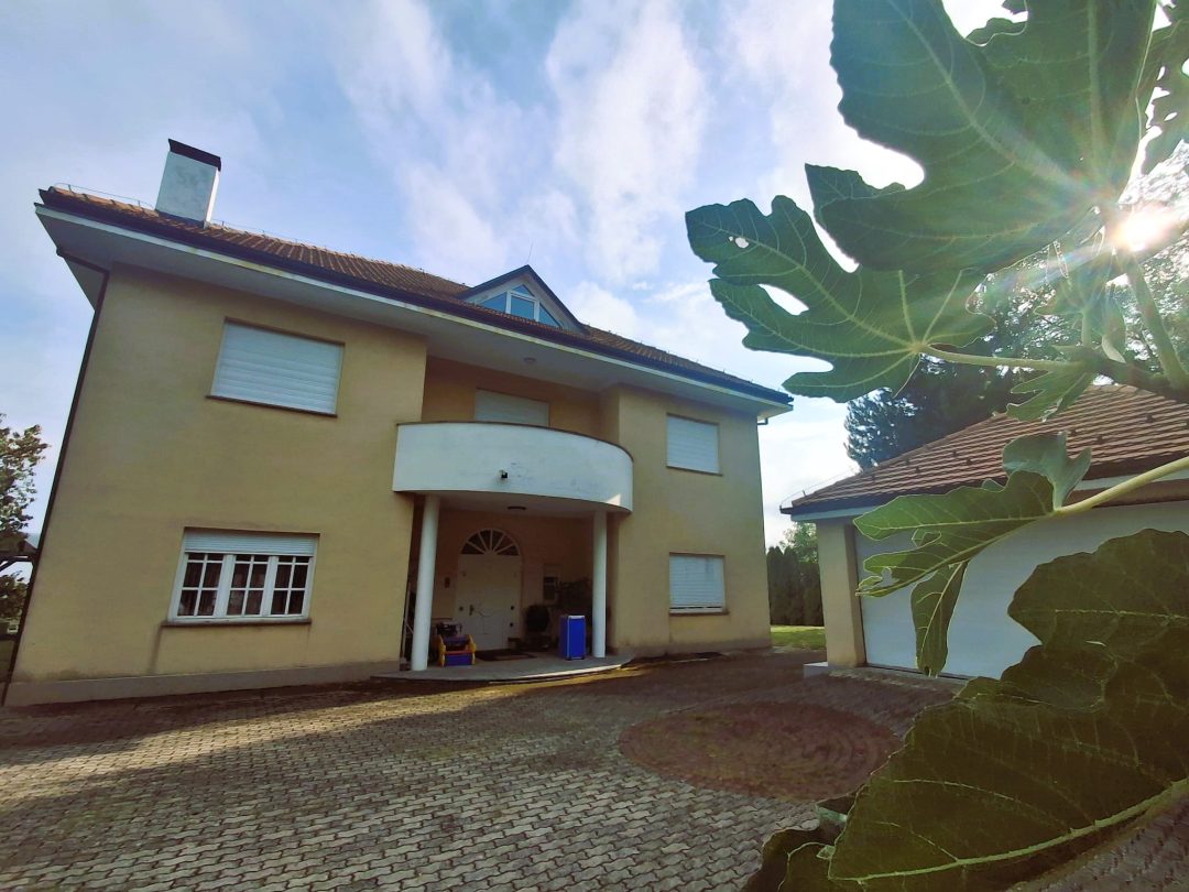 EKSKLUZIVNA OBITELJSKA KUĆA S POGLEDOM NA GRAD,ZAGREB(TEŠKOVEC) - Slika 2