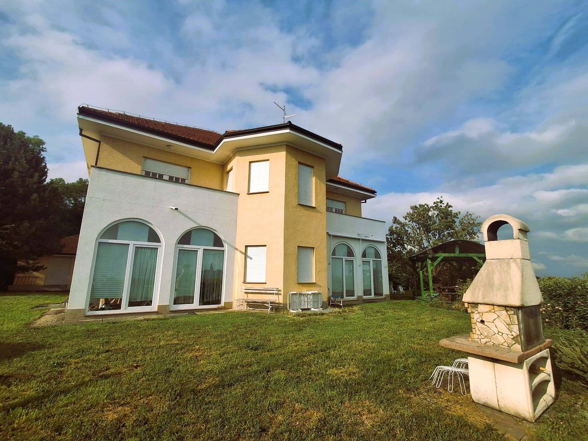 EKSKLUZIVNA OBITELJSKA KUĆA S POGLEDOM NA GRAD,ZAGREB(TEŠKOVEC) - Slika 12