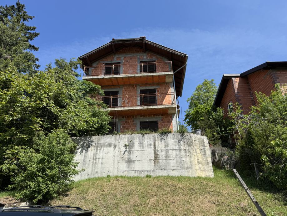 Gračani, samostojeća (roh-bau) kuća od 235 m2, BEZ PROVIZIJE ZA KUPCA!