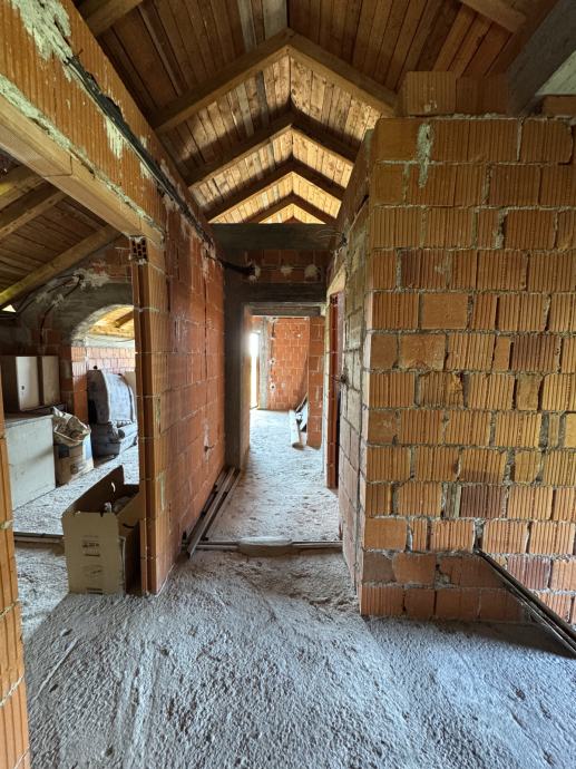 Gračani, samostojeća (roh-bau) kuća od 235 m2, BEZ PROVIZIJE ZA KUPCA! - Slika 11
