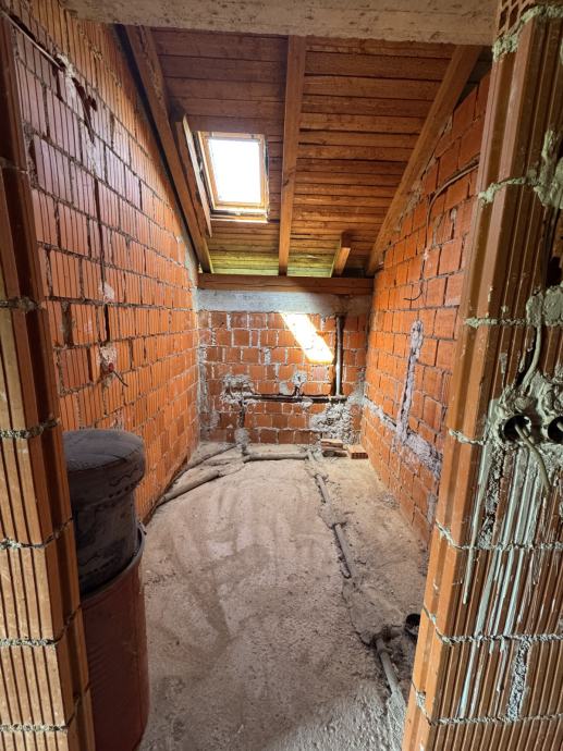 Gračani, samostojeća (roh-bau) kuća od 235 m2, BEZ PROVIZIJE ZA KUPCA! - Slika 9