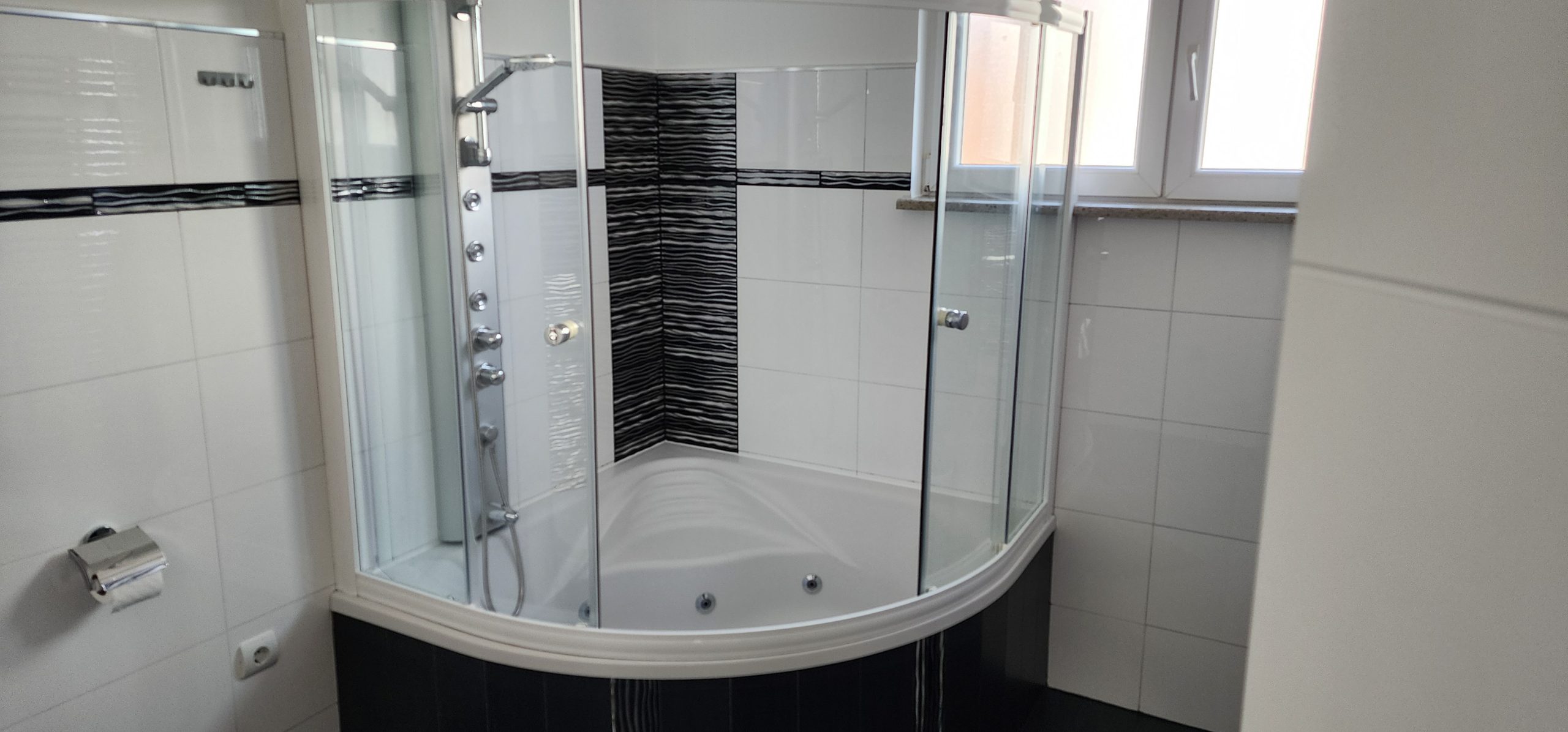 BJELOVAR, odlična kuća katnica s bazenom i lijepom okućnicom! - Slika 12