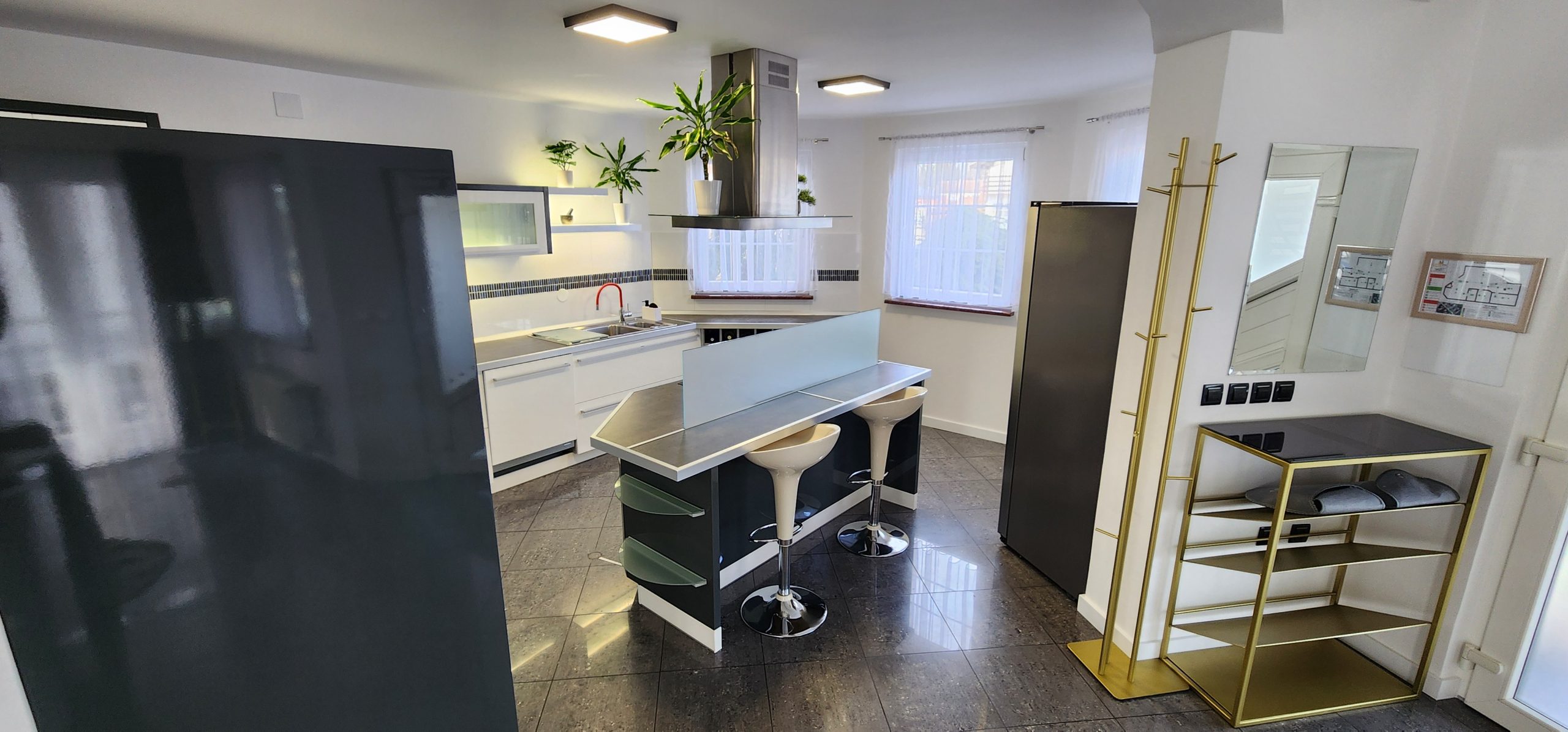 BJELOVAR, odlična kuća katnica s bazenom i lijepom okućnicom! - Slika 8