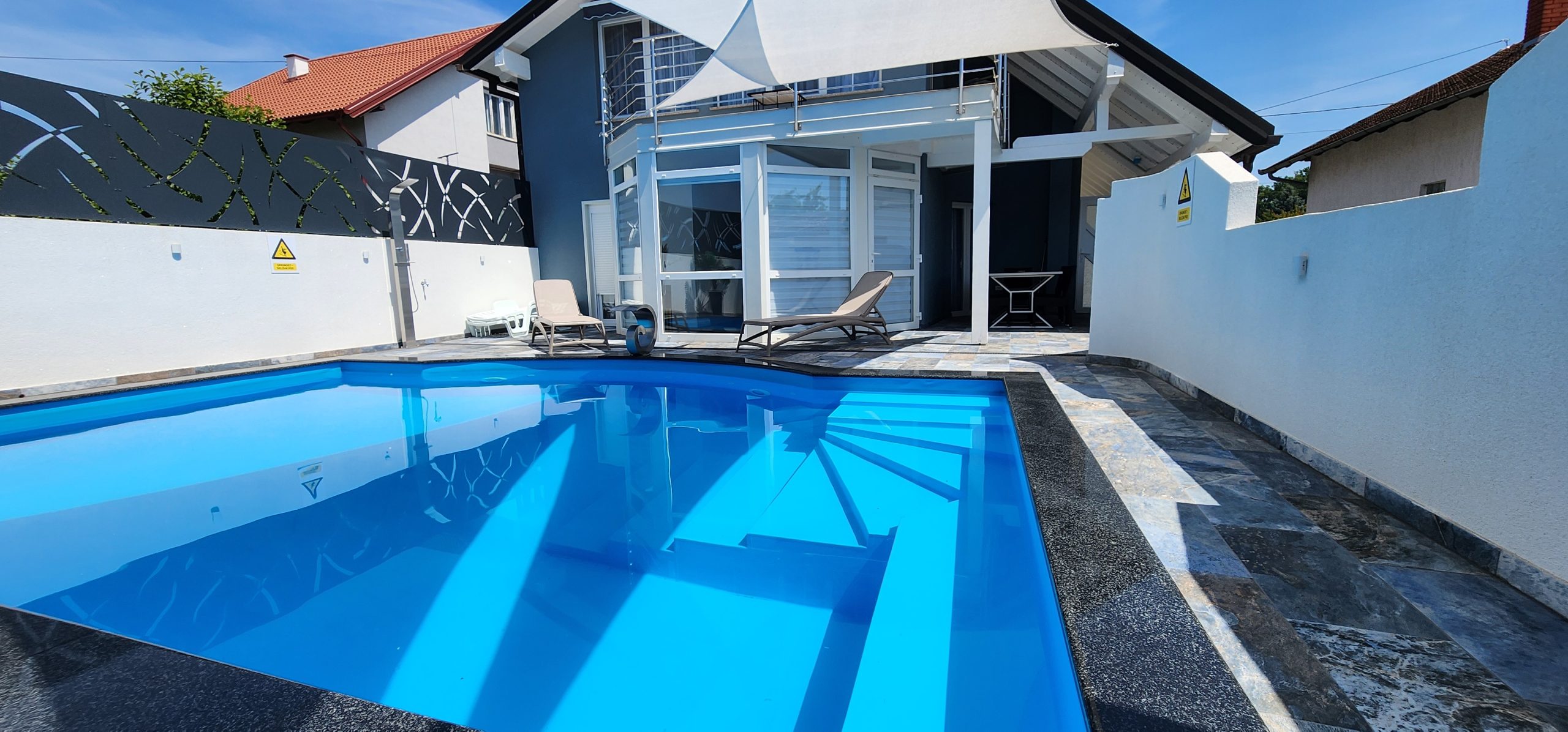 BJELOVAR, odlična kuća katnica s bazenom i lijepom okućnicom! - Slika 4