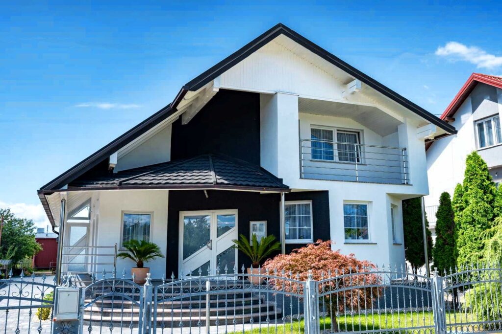 BJELOVAR, odlična kuća katnica s bazenom i lijepom okućnicom! - Slika 3