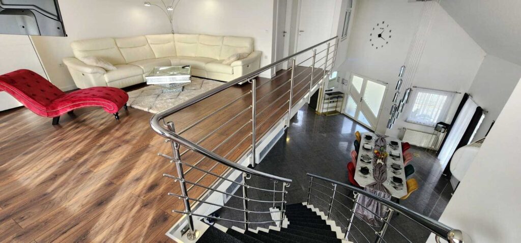 BJELOVAR, odlična kuća katnica s bazenom i lijepom okućnicom! - Slika 16