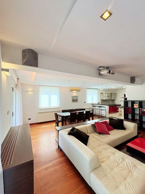 Remete, dvoetažan 4-stan od 172.00 m2, BEZ PROVIZIJE ZA KUPCA!