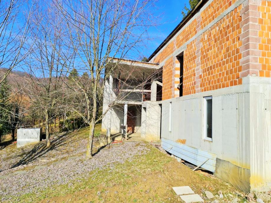 Sv. Nedelja, elegantna kuća 400 m2 s 5000 m2 zemljišta, BEZ PROVIZIJE ZA KUPCA! - Slika 10