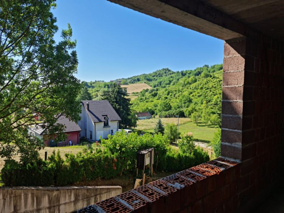 Sv. Nedelja, elegantna kuća 400 m2 s 5000 m2 zemljišta, BEZ PROVIZIJE ZA KUPCA!