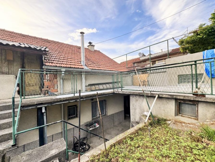 Kustošija, kuća 220,00 m² s garažom, BEZ PROVIZIJE ZA KUPCA! - Slika 9