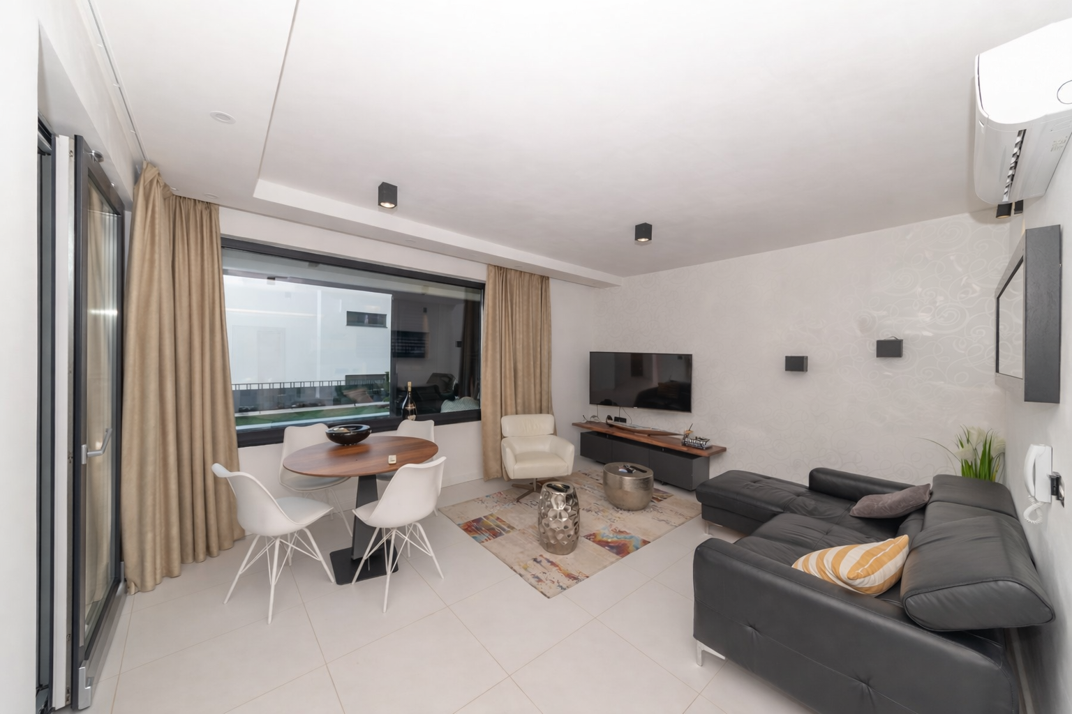 ODLIČAN APARTMAN S VRTOM I BAZENOM–Vinjerac kod Zadra - Slika 15