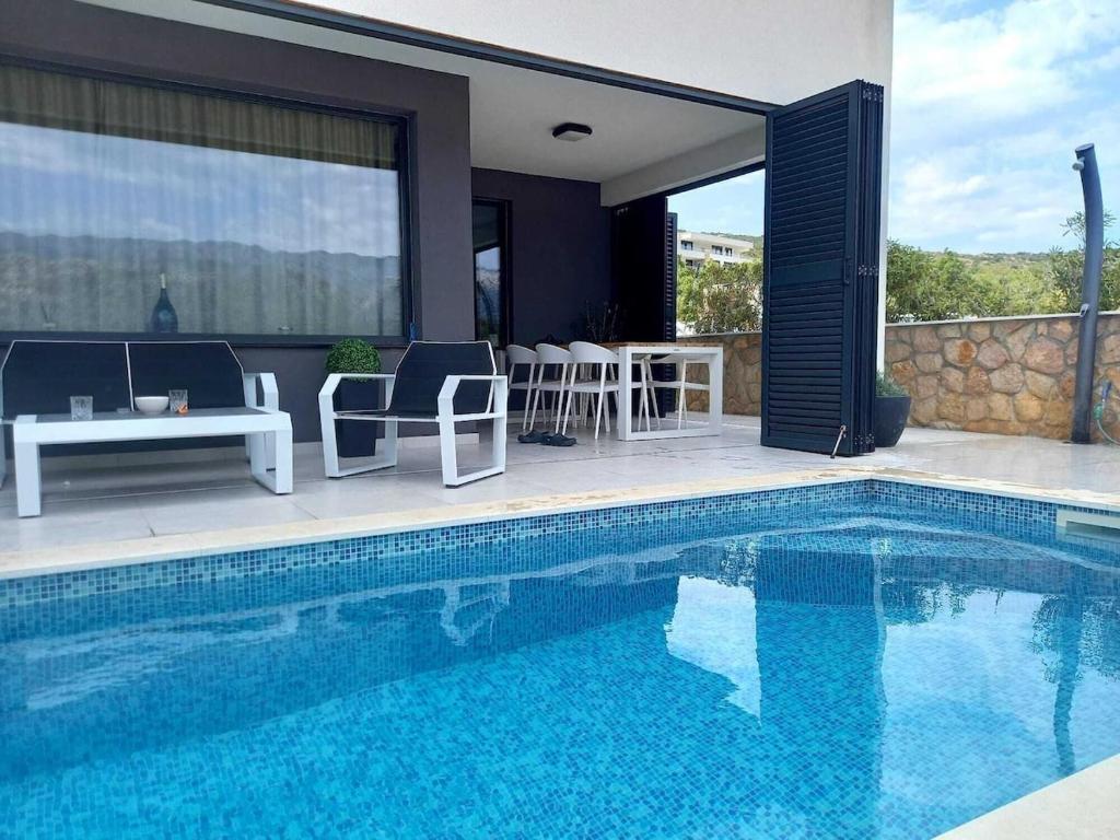 ODLIČAN APARTMAN S VRTOM I BAZENOM–Vinjerac kod Zadra - Slika 10