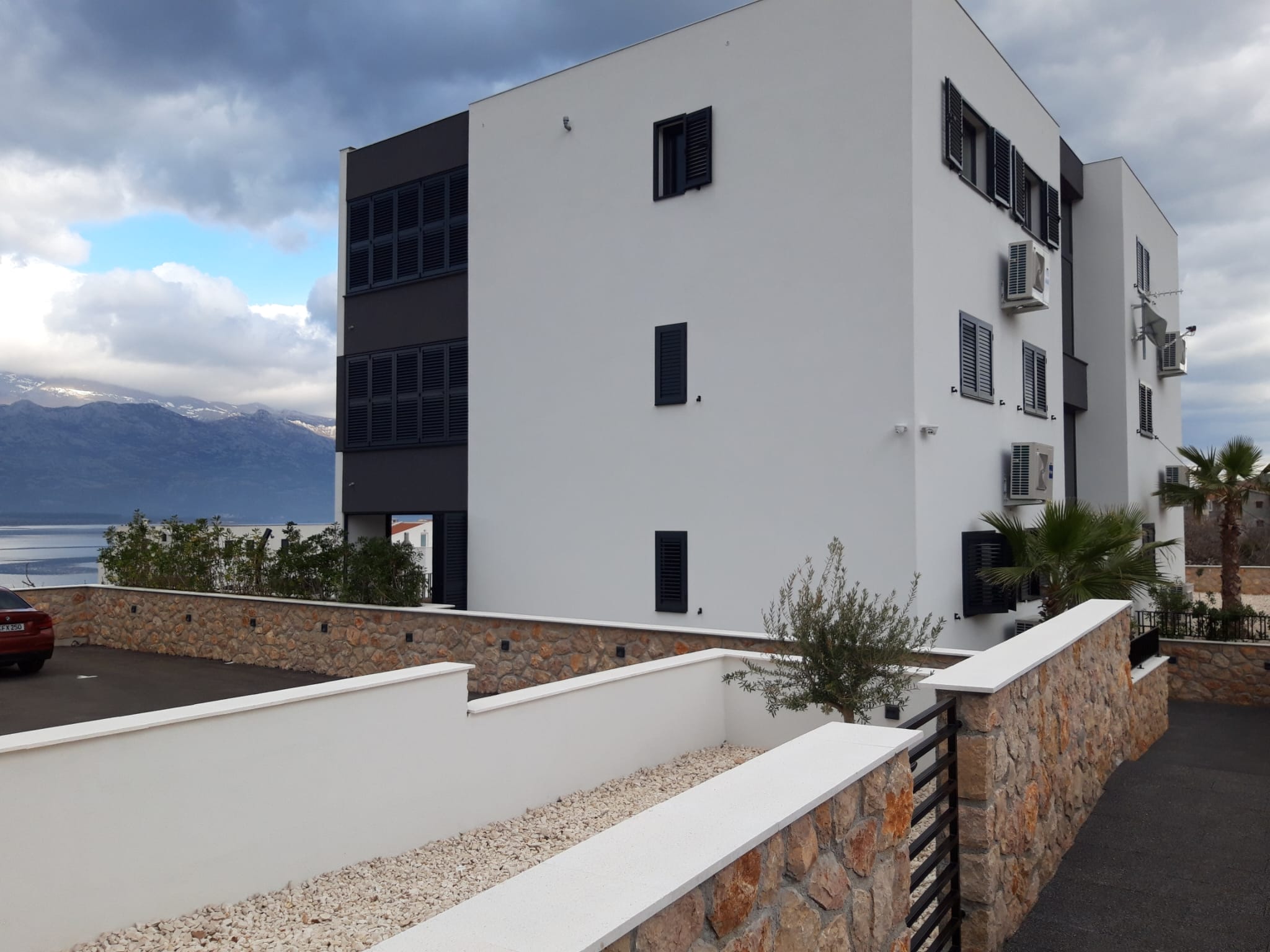 ODLIČAN APARTMAN S VRTOM I BAZENOM–Vinjerac kod Zadra - Slika 3