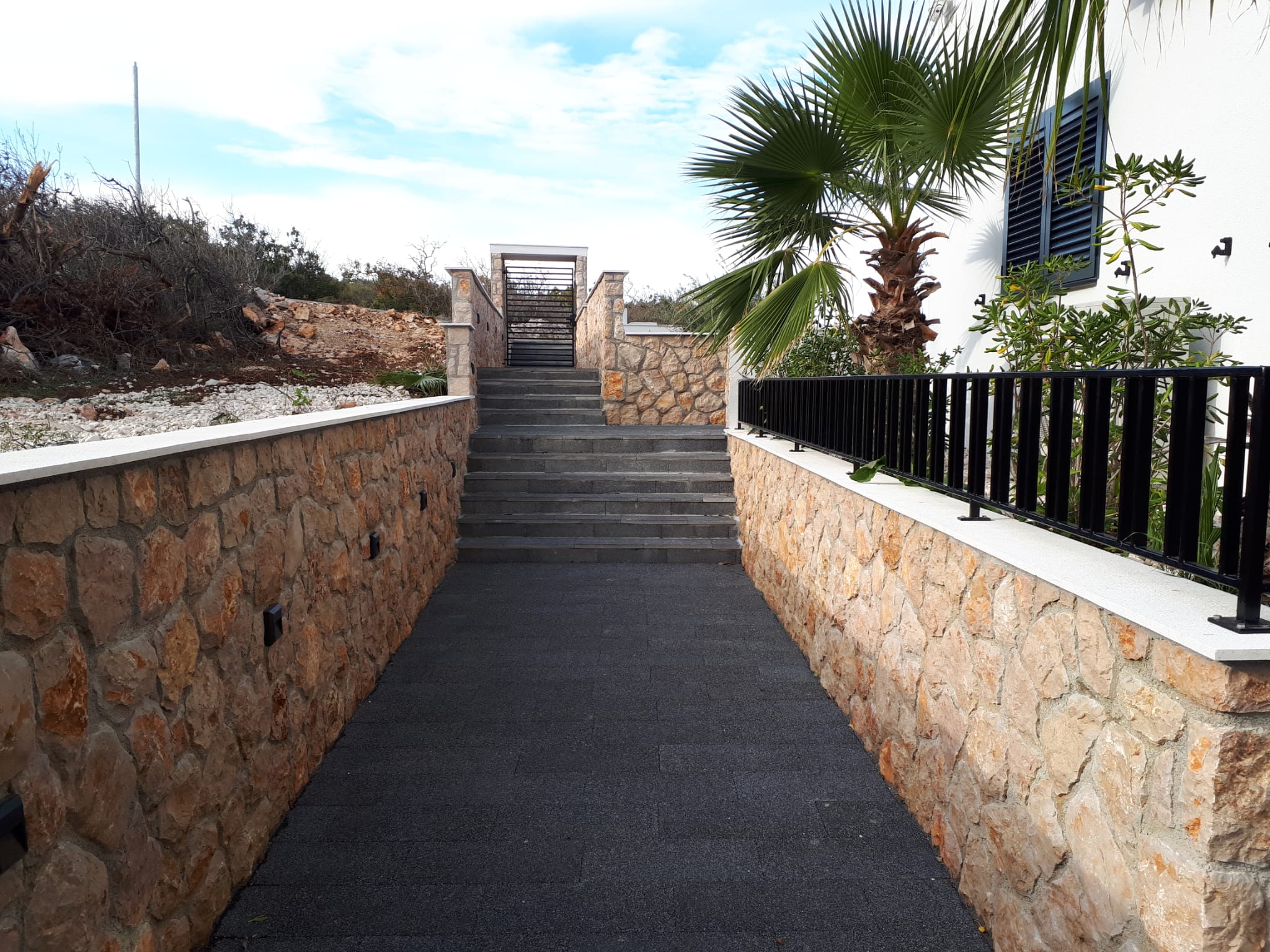 ODLIČAN APARTMAN S VRTOM I BAZENOM–Vinjerac kod Zadra - Slika 6