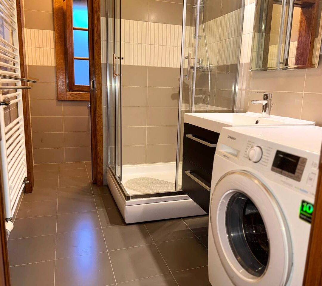 Impozantno imanje u podnožju Velebita od 200 m2 s okućnicom od 17.000 m2, BEZ PROVIZIJE ZA KUPCA!