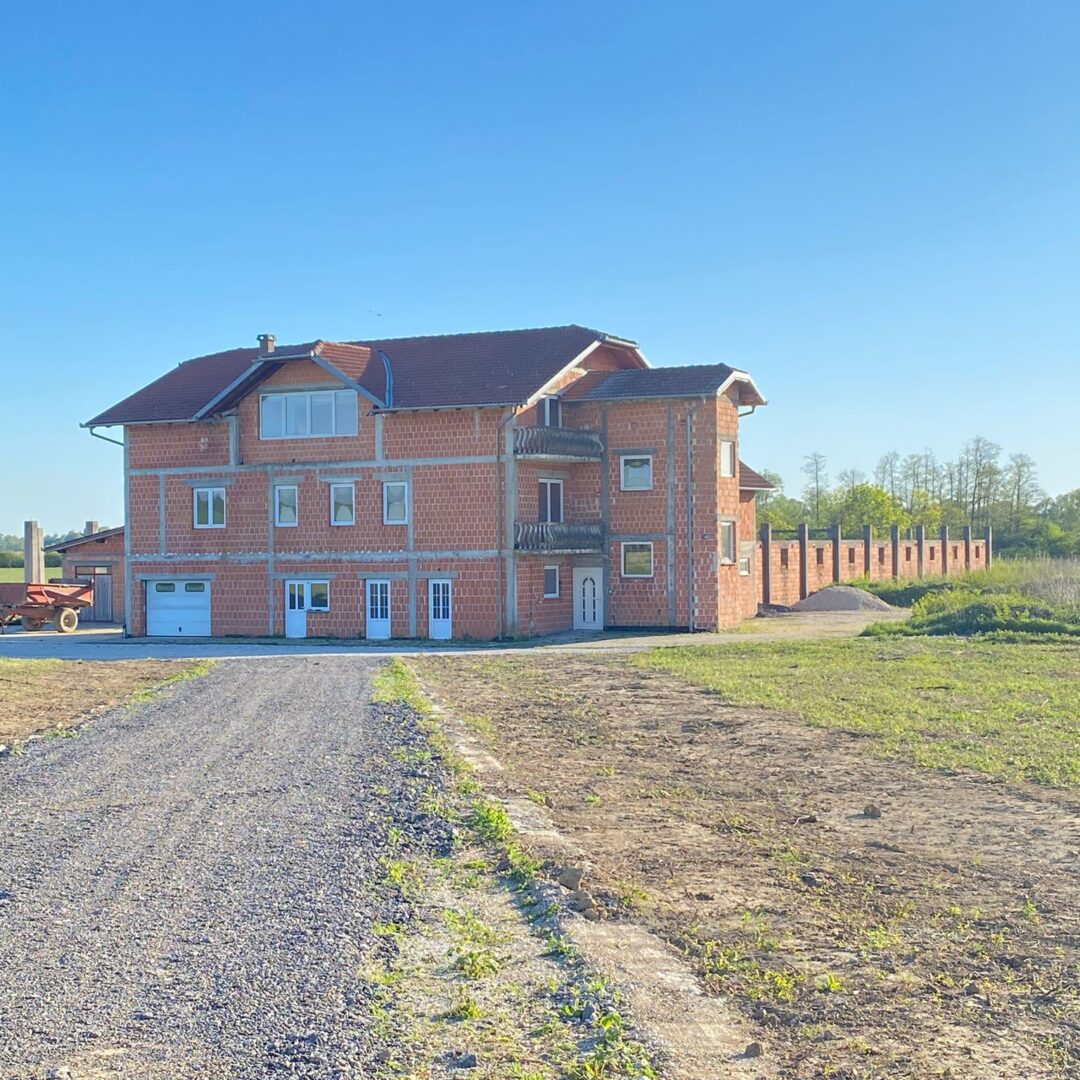 ODLIČNA PRILIKA–POSLOVNO-STAMBENI OBJEKT+VELIKO ZEMLJIŠTE,ZABRĐE