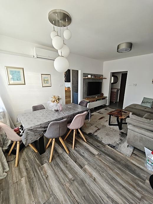 Klaka, trosoban stan od 74 m2,  BEZ PROVIZIJE ZA KUPCA !