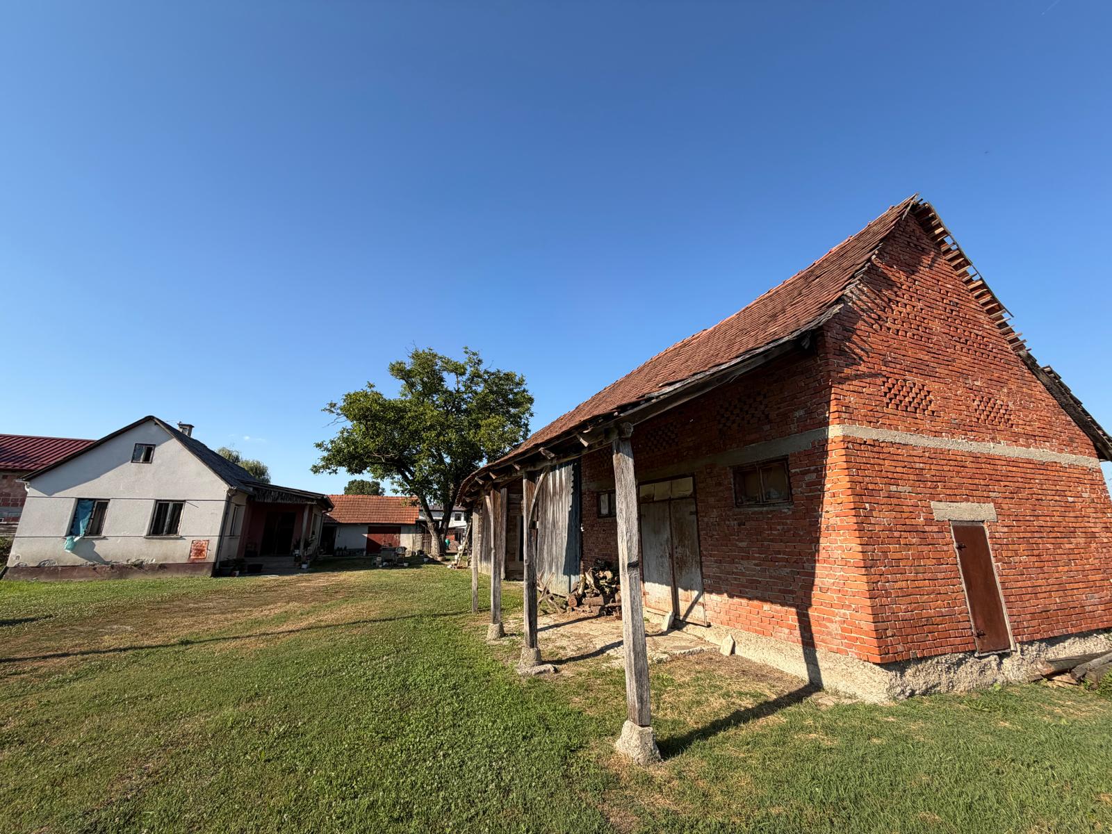 MALA OSTRNA–obiteljsko imanje s građevinskim zemljištem od 2.045 m² i projektom za novu kuću! - Slika 6