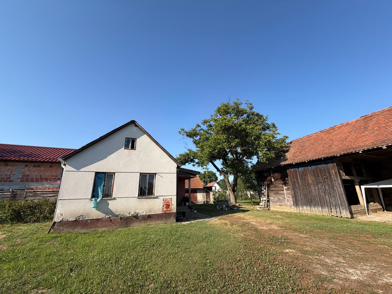 MALA OSTRNA–obiteljsko imanje s građevinskim zemljištem od 2.045 m² i projektom za novu kuću! - Slika 7