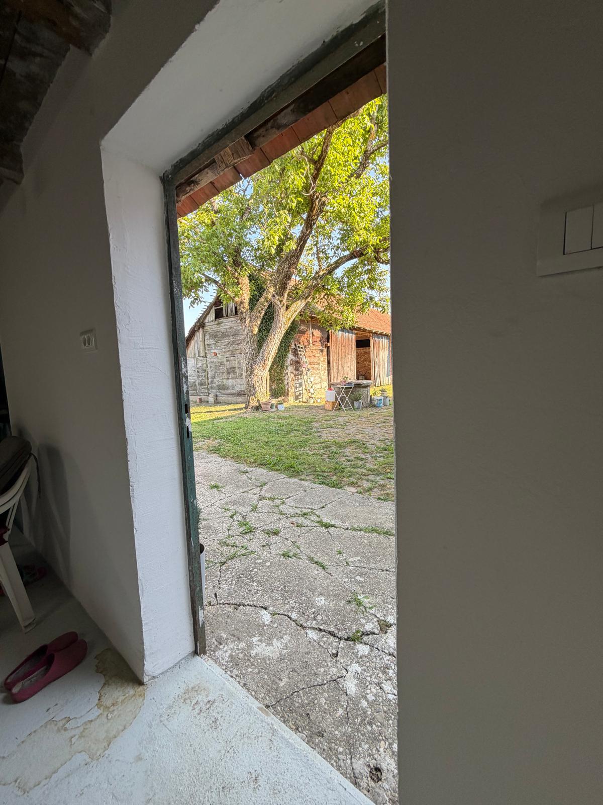 MALA OSTRNA–obiteljsko imanje s građevinskim zemljištem od 2.045 m² i projektom za novu kuću! - Slika 19