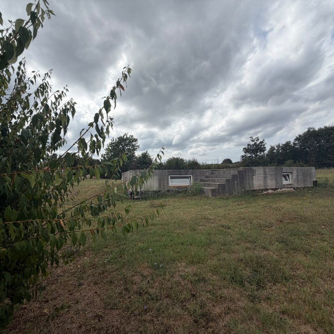 ISTRA,BARBAN-GRAĐEVINSKO ZEMLJIŠTE 827m² S GRAĐ. DOZVOLOM, TEMELJIMA I PODRUMOM