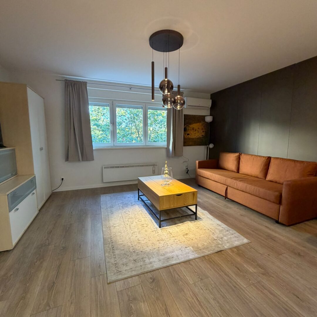 ZAGREB,FOLNEGOVIĆEVO NASELJE–STAN 27,62m²,4. KAT–UREĐEN I NAMJEŠTEN